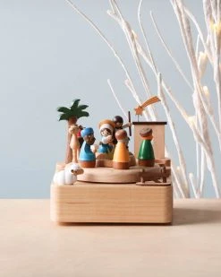 Wooderful Life Nativity Scene Music Box *New*