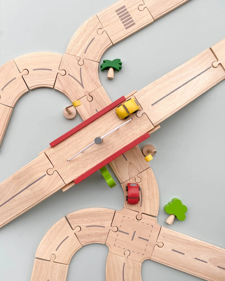 Plan Toys Wooden Road System Deluxe *New* 3 Plan Toys Wooden Road System Deluxe *New*